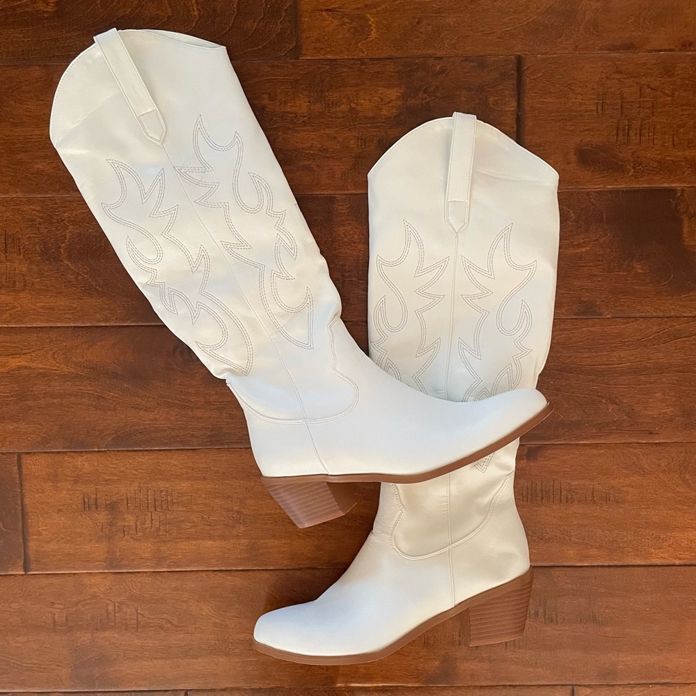 White cowboy boots size 9